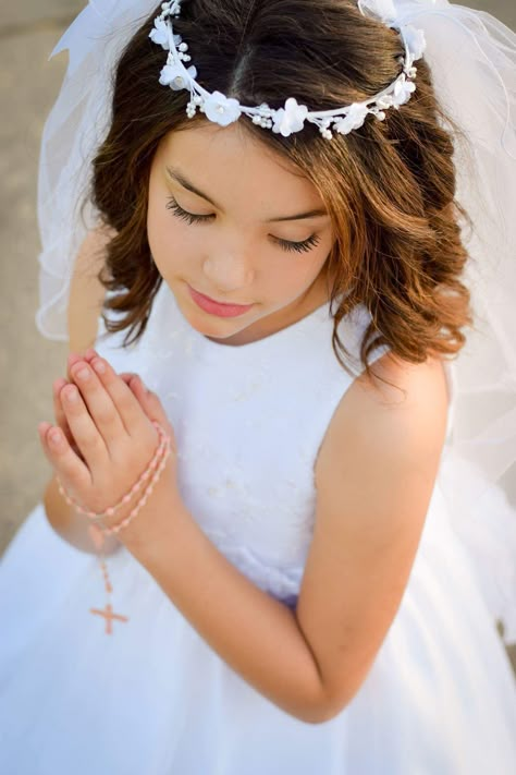 Holy Communion Photoshoot, Communion Photoshoot, First Communion Hairstyles, Baptism Pictures, Communion Hairstyles, Boys First Communion, First Communion Decorations, Baptism Photos, Communion Decorations