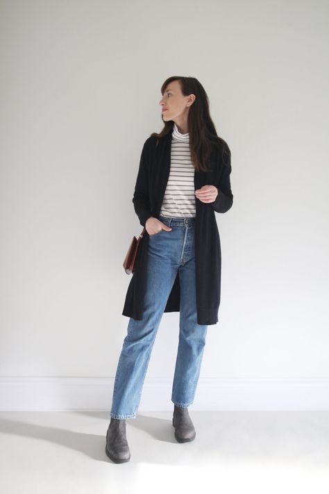 Style Bee - 1 Formula - 4 Ways - STYLING BLUNDSTONES Blundstones With Jeans, Styling Blundstones, Blundstone Styling, Outfits With Blundstone Boots, Style Blundstones, Blundstones Outfit, How To Style Blundstone Boots, Blundstone Women Outfit, Blundstone Outfits