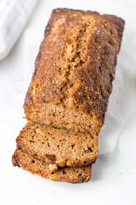 This spiced pear bread is moist, flavorful and delicious! Filled with homemade applesauce, walnuts, and pears, it is seriously the best quick bread recipe. Pear Bread Recipes, Pear Quick Bread, Bread With Applesauce, Pear Bread, Quick Bread Recipe, Apple Sauce Recipes, Spiced Pear, Homemade Applesauce, Baking Recipe