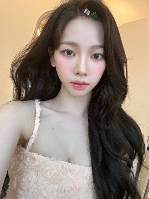 karina pics (@karinaspics) / X Karina Spicy, Aespa Pfp, Yu Jimin, Yoo Jimin, Gg Icons, Suwon, Aespa Karina, Karina Aespa, Asian Makeup