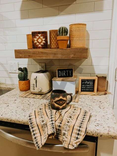 Pendleton home decor. Aztec placemats. Retro toaster. Western boho home Southwestern Shelf Decor, Western Boho Living Room, Rustic Ranch Home, Rustic Boho Kitchen, Western Boho Home Decor, Western Living Room Decor, Western Kitchen Decor, Western Living Room, Boho Kitchen Decor