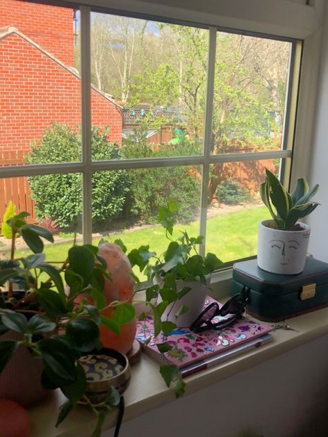 Aesthetic Windowsill Decor, Plants On Window Sill Bedroom, Cute Window Sill Decor, Aesthetic Window Sill, Plants On Window Sill Aesthetic, Windowsill Decor, Windowsill Ideas, Windowsill Plants, Window Sill Decor