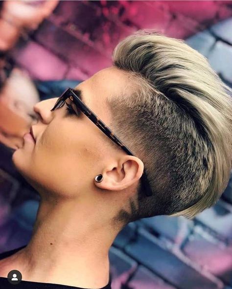 40 Breathtaking Faux Hawk Styles to Try in 2021 Faux Hawk Women, Mohawk Haircut, Faux Hawk Hairstyles, Hairstyle Short, Short Hair Undercut, Faux Hawk, Short Hair Balayage, Very Short Hair, Edgy Hair