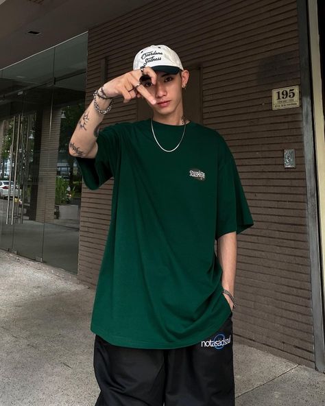 Dark Green Shirt Outfit, Green Shirt Outfit Men, Green Shirt Outfit, T Shirt Outfit Men, Shirt Branding, Green Shirt Outfits, Streetwear Poses, Dark Green Shirt, Men Poses