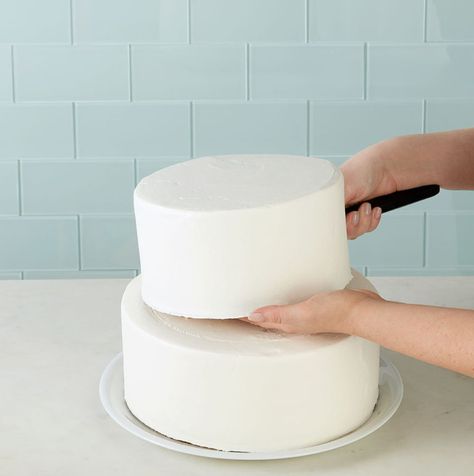 How to Make a Tiered Wedding Cake | Wilton Wedding Cake Assembly, Stacking A Wedding Cake, Stacking Cakes, Cake Assembly, Stack Cakes, Cake Stacking, Wedding Cake Guide, Cake Serving Chart, Beginner Baker