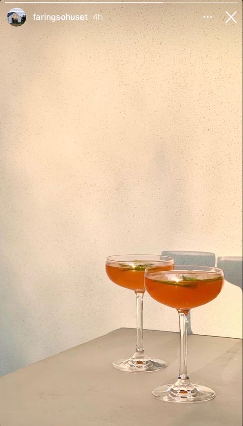 Aperol Spritz Aesthetic, Spritz Aesthetic, Cocktail Quotes, Cocktail Pictures, Gin Brands, Orange Cocktails, Orange Drinks, Business Pictures, Fridge Decor