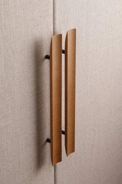 Byron & Gómez - Handle collection Handles For Wardrobes, Wooden Handles Door, Wooden Door Handles, Wooden Door Handle, Closet Handles, Minimalist Cabinet, Staircase Handrail, Retail Store Interior Design, Door Handle Design