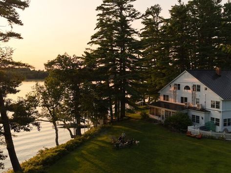 12 Small Wedding Venues in Maine for a Quaint & Cozy Celebration Small Wedding Venues, Maine Wedding Venues, Smallest Wedding Venue, Intimate Wedding Venues, Bar Service, Maine Wedding, Bridal Salon, Wedding Rentals, Guest List