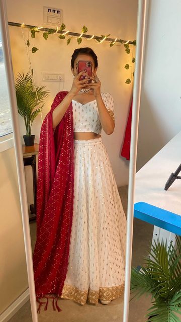 Golden Lehanga Look, Skirt Blouse Designs Indian, Casual Lehenga, Lehenga Designs Latest, Trendy Lehenga, Ivory Lehenga, Sari Skirt, Latest Dress Design, Beautiful Sketches