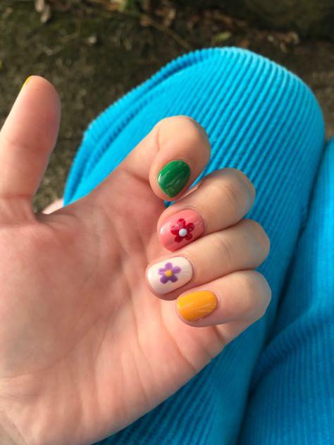 Multicolor Spring Nails, Funky Natural Nails, Short Hippie Nails, Nail Art Spring, Spring Nails 2023, Kutek Disney, Retro Nails, Hippie Nails, Floral Nail