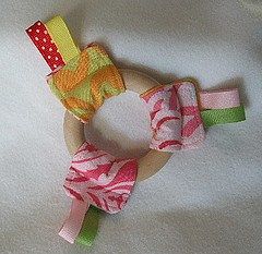 Quick Ribbon Ring Teether Toy Tutorial | Patchyapple Heart Sewing, Homemade Baby Gifts, Diy Teethers, Baby Gifts To Make, Taggie Blanket, Wooden Teething Ring, Fusible Fleece, Baby Toys Diy, Ribbon Ring