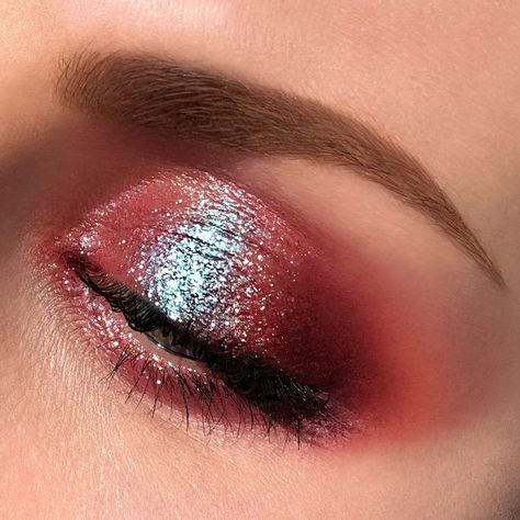 715 Likes, 9 Comments - Rituel de Fille (@ritueldefille) on Instagram: “LOW STOCK // We were thrilled to share our first-ever Moon Drop as an entirely new color, and we…” Red Silver Eyeshadow, Blue Eyes Red Eyeshadow, Glossy Lid Eye Makeup, Whimsygoth Makeup, Saturns Return, Dark Red Eye Makeup, Creative Christmas Makeup Ideas, Red Eye Look, Makeup Inspo Creative