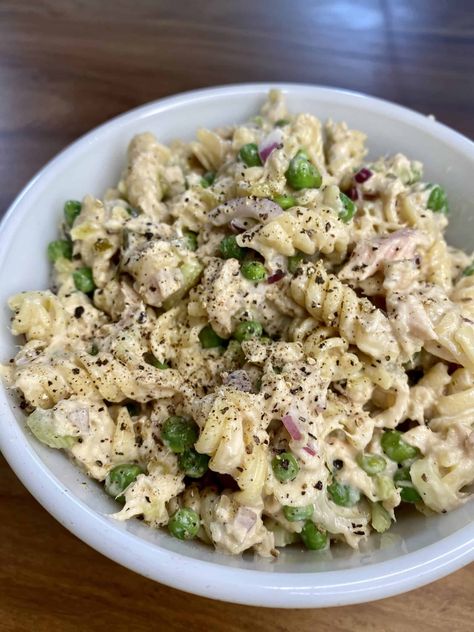 Gluten Free Tuna Pasta Salad Tuna Lunch, Tuna Pasta Salad, How To Cook Kale, Salmon Rice Bowl, Brown Rice Pasta, Tuna Salad Pasta, Tuna Pasta, Salmon And Rice, Primal Kitchen