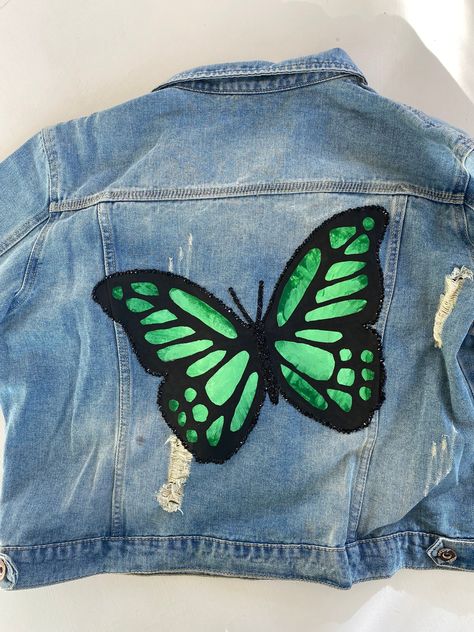 Pink Butterfly Jeans, Hand Painted Jean Jacket, Butterfly Jacket, Painted Jean Jacket, Jean Jacket Diy, Custom Jeans Diy, Jacket Hand Painted, Hand Painted Butterfly, Custom Jean