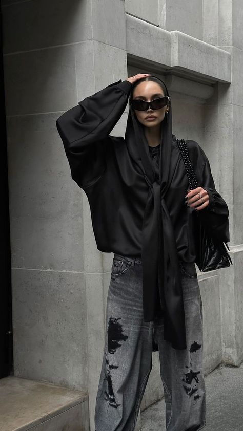 Stories • Instagram Rick Owens Street Style Woman, Urban Moodboard, Balenciaga Street Style, Dressy Date Night Outfit, Rick Owens Street Style, Goth Outfit Inspo, Dark Outfit, Black Work Dresses, Models Off Duty Style