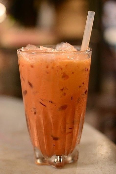 Iced Black Coffee, Thai Food Photography, Macchiato Recipe, Tea Drink Recipes, Ice Milk, Thai Dessert, Easy Food Art, Iced Latte, Japan Food