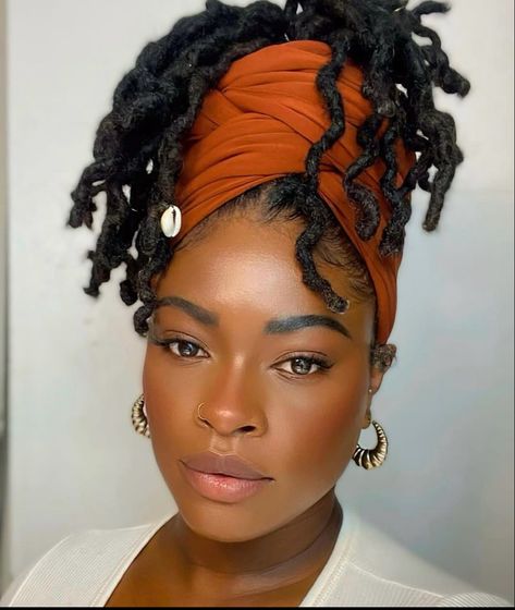 Sophisticated Loc Styles, Locs And Headbands, Locs Scarf Styles, Reggae Aesthetic Outfit, Dredlocs Style Woman, Medium Locs Hairstyles, Locs Updo Hairstyles For Women, Medium Loc Styles Women, Headwrap Hairstyles