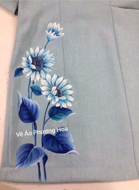 Hand Painting On Fabric Design Kurti, Hand Paint Suits Designs, Hand Painting Flowers On Fabric, Hand Painted Fabric Dress, Hand Paint Designs For Suits, Hand Paint Saree Design, Fabric Painting On Suits, Hand Painted Flowers On Fabric, Flower Painting On Clothes