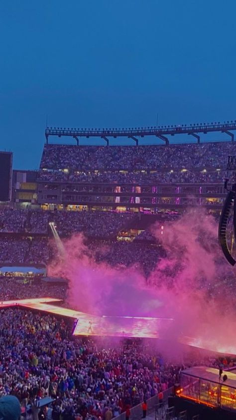 Eras tour pic #swiftie #taylornation #shuffleslay #preppy #preppy4life #erastour #taylorswifttheerastour Eras Tour Rain Show, Concert Crowd, Gillette Stadium, Taylor Swift Eras Tour, Stadium Tour, Taylor Swift Eras, Taylor Swift Concert, Taylor Alison Swift, Eras Tour