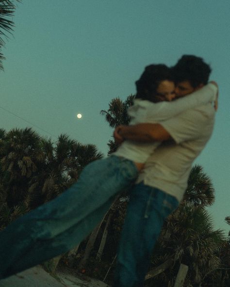 Running around along the shore with Mia & Luke 🌊🎥🎞️🤎 #couplesphotography #couplesinspo #pinterest #pinterestaesthetic #beachaesthetic #moviescenes #cinematicphotography #storytelling #candidphotography #travelphotographer Pinterest Couple Photos, Boy From The Back, Hopelessly Devoted, Couple Running, Couple Pic, Anupama Parameswaran, Aesthetic Couple, Waves Wallpaper, Girl And Boy