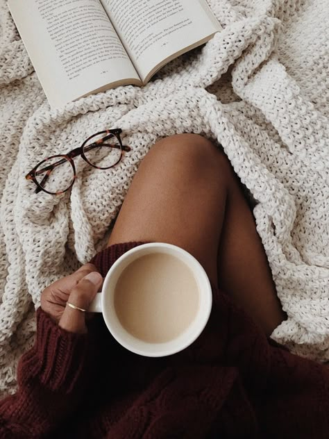 Coffee Sunday, Feed Goals, Bookstagram Inspiration, Cozy Aesthetic, Coffee Photography, Aesthetic Coffee, Baby Memories, Coffee And Books, Aesthetic Images