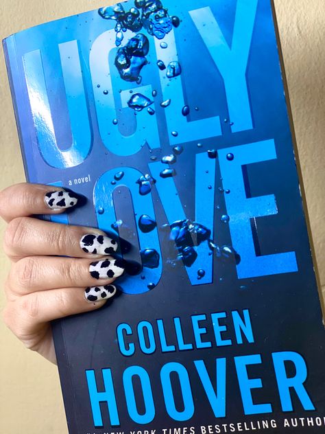 Collen Hover Best Books, Collen Hover, Turning Page, Fiction Books Worth Reading, Book Pictures, Romanticizing School, Turning Pages, Ugly Love, Print Aesthetic