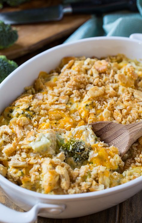 Chicken Divan Casserole - great for using up leftover chicken or turkey! Easy Chicken Divan, Turkey Broccoli, Ina Garten Chicken, Chicken Divan Casserole, Chicken Divan Recipe, Comforting Casseroles, Chicken Casserole Recipes, No Peek Chicken, No Peek