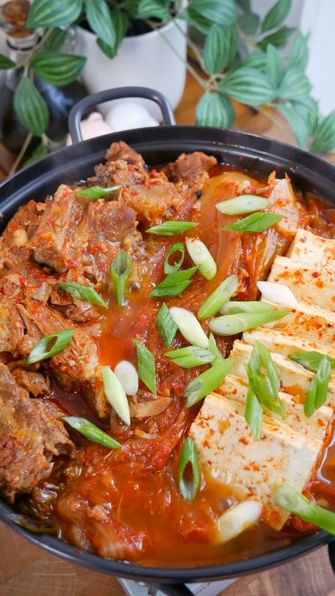 Braised Pork Kimchi Jjim Recipe – 등뼈 김치찜 Braised Kimchi Pork Ribs, Oyster Pancake Recipe, Kimchi Jjim, Nabe Recipe, Kimchi Pork, Pork Sliders Recipes, Pork Soup, Neck Bones, Stewed Potatoes