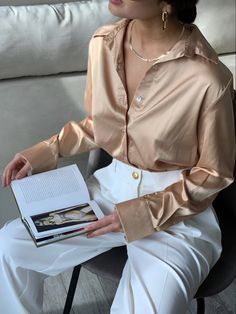 Oversized Silk Shirt Outfit, Satin Shirt Outfit, Silk Shirt Outfit, White Satin Shirt, Satin Blouse Outfit, Nude Shirt, Ivory Outfit, Oversized Shirt Outfit, Outfit Elegantes