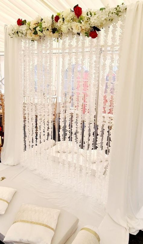 Nikkah Curtain Ideas, Nikah Entry Ideas, Nikkah Flower Divider, Nikah Decoration Ideas At Home Simple, Nikkah Flower Curtain, Nikah Partition Decor, Simple Nikkah Decor, Nikah Setup, Pakistani Wedding Decoration