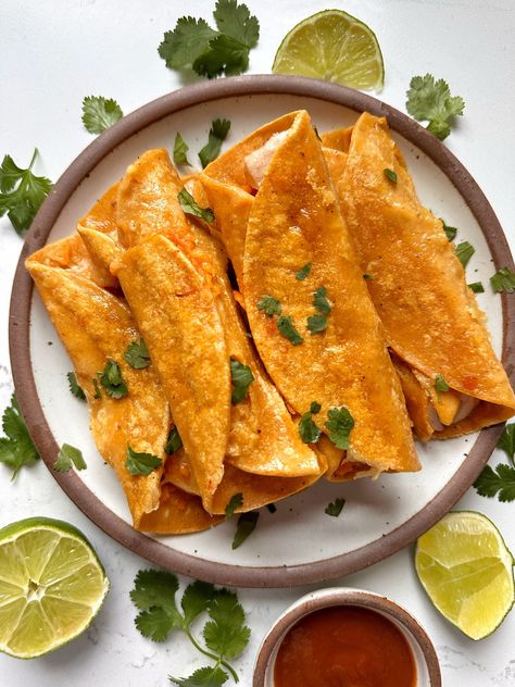 Instagram Meals, Sweet Potato And Chicken, Sweet Potato Chicken, Food References, Potato Chicken, Easy Enchiladas, Crispy Sweet Potato, Mom Recipes, Chicken Taquitos