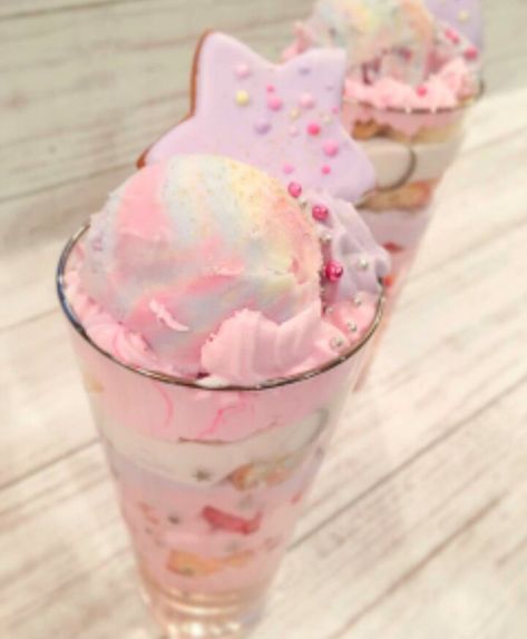 Pastel Desserts, Kawaii Dessert, Cute Snacks, Pink Foods, Milk Shakes, Strawberry Milk, Kawaii Food, Cute Desserts, Kawaii Shop