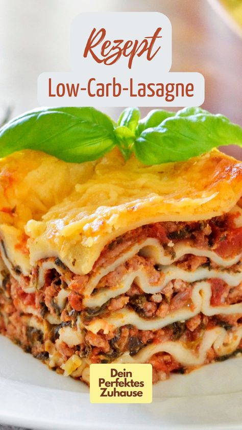 Lust auf Lasagne? Wie wäre es zur Abwechslung mit einer Low-Carb-Variante, die du auch beim Abnehmen bedenkenlos essen kannst? Das vollständige Rezept findest du auf Merkur.de! Low Carb Lasagne, Cheese Pizza, Cornbread, High Protein, Lasagna, Sandwiches, Tips And Tricks, Low Carb, Pizza