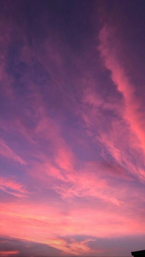 Beautiful sky 🍂 Cielos Aesthetic, Pink Sunset Wallpaper, Minimalist Wallpaper Phone, Sky Pics, Iconic Wallpaper, Iphone Wallpaper Sky, Black Phone Wallpaper, Live Wallpaper Iphone, Emotional Photography