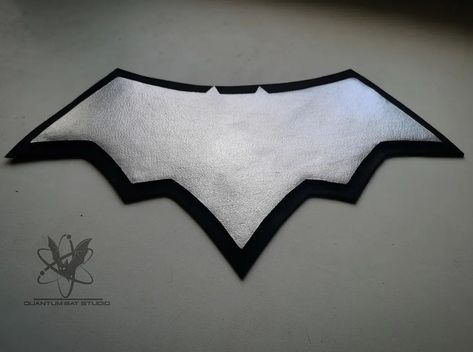 Quantum Bat Studio on Instagram: “Duke Thomas emblem (The Signal). #batmancosplay #batfamily #dukethomas #dukethomascosplay #thesignal #batsuit #quantumbatstudio…” Duke Thomas Dc, Dc Signal, The Signal Duke Thomas, Batman Signal, Duke Thomas, Batman Cosplay, Bat Family, Bat Signal, Bat