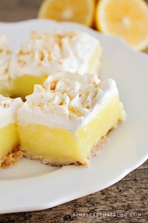 Lemon Pie Squares Lemon Pie Filling Cake, Pie Filling Cake, Lemon Pie Bars, Easy Lemon Pie, Pie Squares, Filling Cake, Lemon Treats, Lemon Pie Filling, Lemon Bars Recipe