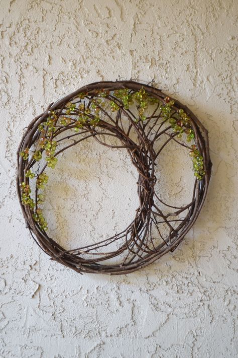 Grapevine Crafts, Takken Decor, Diy Grapevine Wreath, Atrapasueños Diy, Twig Crafts, Twig Art, Pagan Crafts, Willow Weaving, Vine Wreath