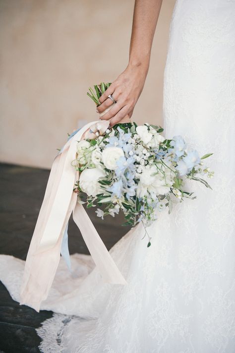 Rustic Photobooth, Photobooth Engagement, Cheap Wedding Table Centerpieces, Engagement Rings Ideas, Pale Blue Wedding, Small Wedding Bouquets, Ceremony Florals, Expensive Flowers, Wedding Flower Guide