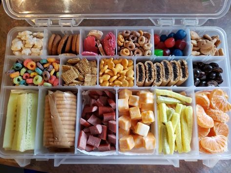 Lake Snacks, Beach Day Food, Travel Nurse Housing, Boat Snacks, Poolside Snacks, Snackle Box, Airplane Food, Trip Snacks, Road Trip Food