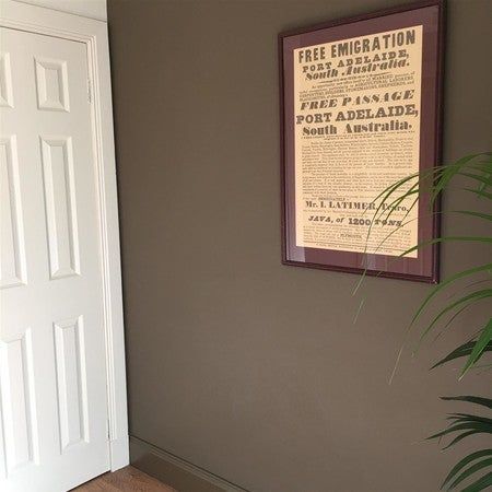 West facing (afternoon light) hallway.Lime White on the woodwork. Salon Drab Farrow And Ball, Farrow And Ball Living Room, Quirky Apartment, Ball Inspiration, Arts And Crafts House, Brown Painting, Eco Friendly Paint, Wall Exterior, Farrow And Ball