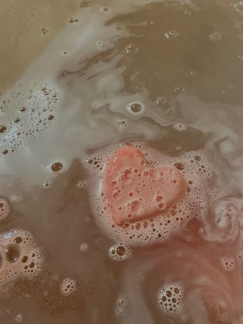 hearts, valentines day, bath bombs, pink, lush Pink Bubble Bath, Bath Vibes, Bubble Bath Aesthetic, Widgets Iphone, Bath Aesthetic, Diy Gifts To Make, Hearts Valentines Day, Heart Bubbles, Memory Jar