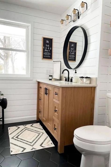 Small Full Bathroom, Farmhouse Bathroom Decor Ideas, Small Bathroom Interior, Modern Farmhouse Bathroom, Downstairs Bathroom, Half Bathroom, Big Bathrooms, Up House, Farmhouse Bathroom Decor