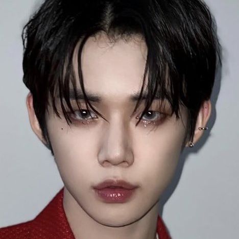 Txt Yeonjun Makeup, Male K Pop Idol Makeup, Vampire Yeonjun, K Pop Male Makeup, Yeonjun Makeup Tutorial, Yeonjun Front Profile, Yeonjun Reference, Yeonjun Eyes Close Up, Txt Inspired Makeup