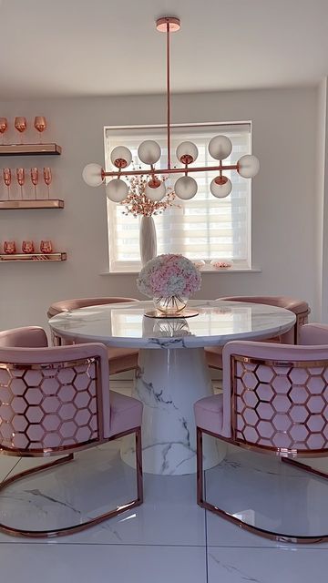 Rose Gold Living Room Ideas, Kids Bedroom Bloxburg, Pink Kids Bedroom, Wall Paper Pink, Classy Theme, Pink Kids Bedrooms, Kids Bedroom Paint, Rose Gold Rooms, Pink Dining Rooms