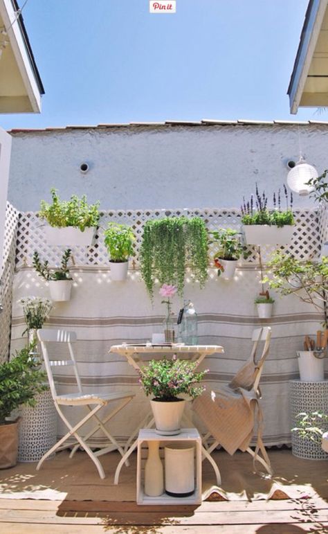 Apartment therapy terrace Amazing Landscaping Ideas, Ideas Terraza, Garden Lighting Design, Storage Cubbies, Terrasse Design, Small Terrace, Cozy Patio, Pergola Design, Patio Inspiration