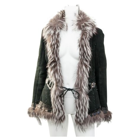 Roberto Cavalli 2006 Black Suede And Silver Fox Fur Shearling Jacket Size 42 Fur Clothes Fashion, Jacket With Fur Collar, Roberto Cavalli Dress, Versace T Shirt, Fox Fur Jacket, Jacket With Fur, Maxi Coat, Chic Leather, Fox Fur Coat