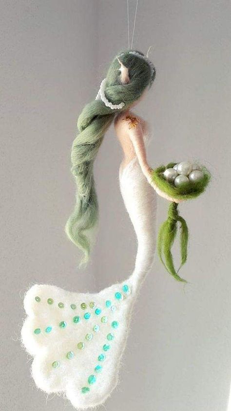 Felted Mermaid, Felt Mermaid, Mermaid Bride, Mermaid Crafts, Needle Felting Diy, Felt Crafts Diy, Felt Fairy, Fairy Crafts, Needle Felting Projects