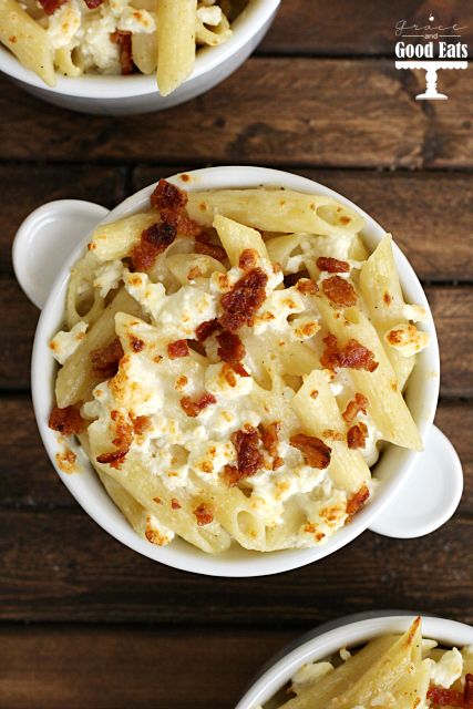 This Bacon Feta Penne Pasta is decadent and delicious! Penne pasta tossed in a cheesy, creamy sauce with feta and bacon. It's a perfect weeknight dinner. Onion Pasta, Bacon Pasta, Feta Pasta, 9x13 Baking Dish, Penne Pasta, Pasta Recipe, Creamy Sauce, Yummy Foods, Weeknight Dinner