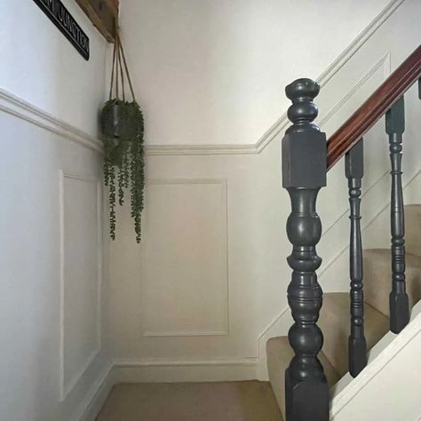 Stairway Wood Paneling, Wall Pannel Ideas Easy, Fake Paneling Wall, Faux Panelling Wall, Types Of Wall Paneling, Faux Panel Wall, Panelled Staircase, Faux Wall Panels, Cottage Hallway