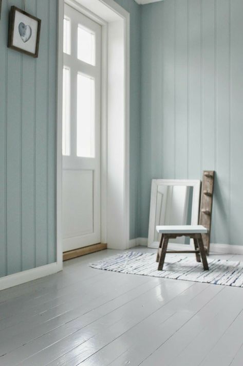 Love the wall color and the gray painted wood floors! ❤❤ Wood Paneling Makeover, Paneling Makeover, Painted Wood Floors, White Wood Floors, Painting Wood Paneling, Casa Country, White Floors, Fireplace Makeover, Painted Paneling